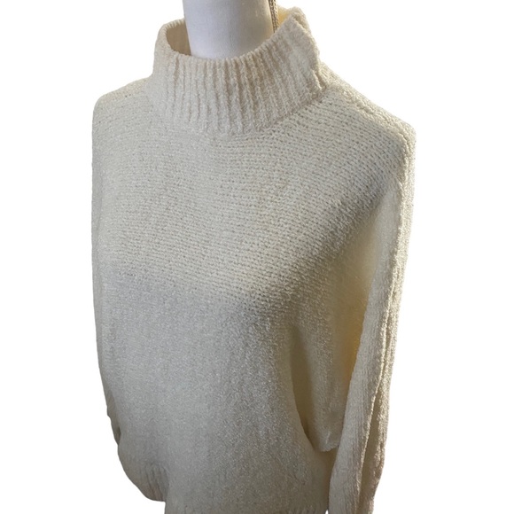 Express | Womens Cream Super soft open back turtle neck sweater size SP - Picture 2 of 7